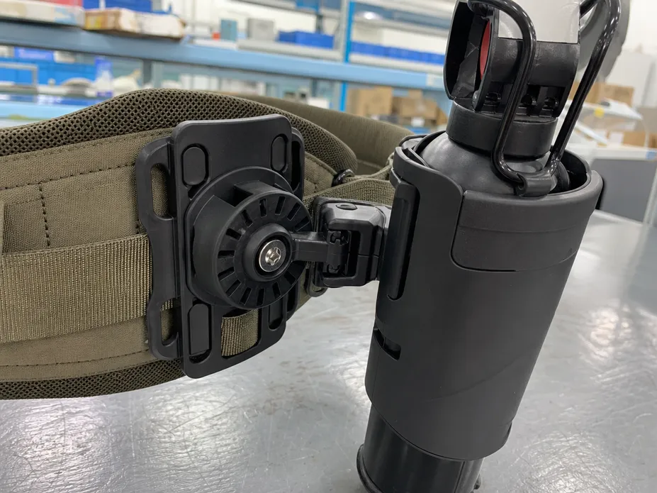 Close-up of the SOHAPI rotational clip mechanism showing 360-degree rotation and 45-degree locking increments