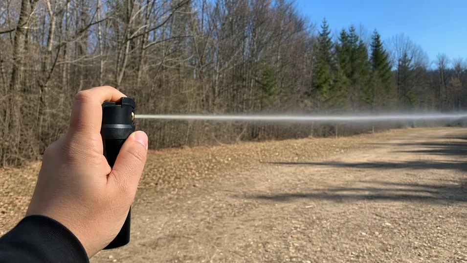 Stream spray pattern configuration for self defense bear spray — directional discharge at 7–10 metre effective range